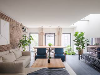 High-end luxury loft in the heart of the city with water viewsThis exceptional loft, featuring two private terraces, underwent a complete renovation...