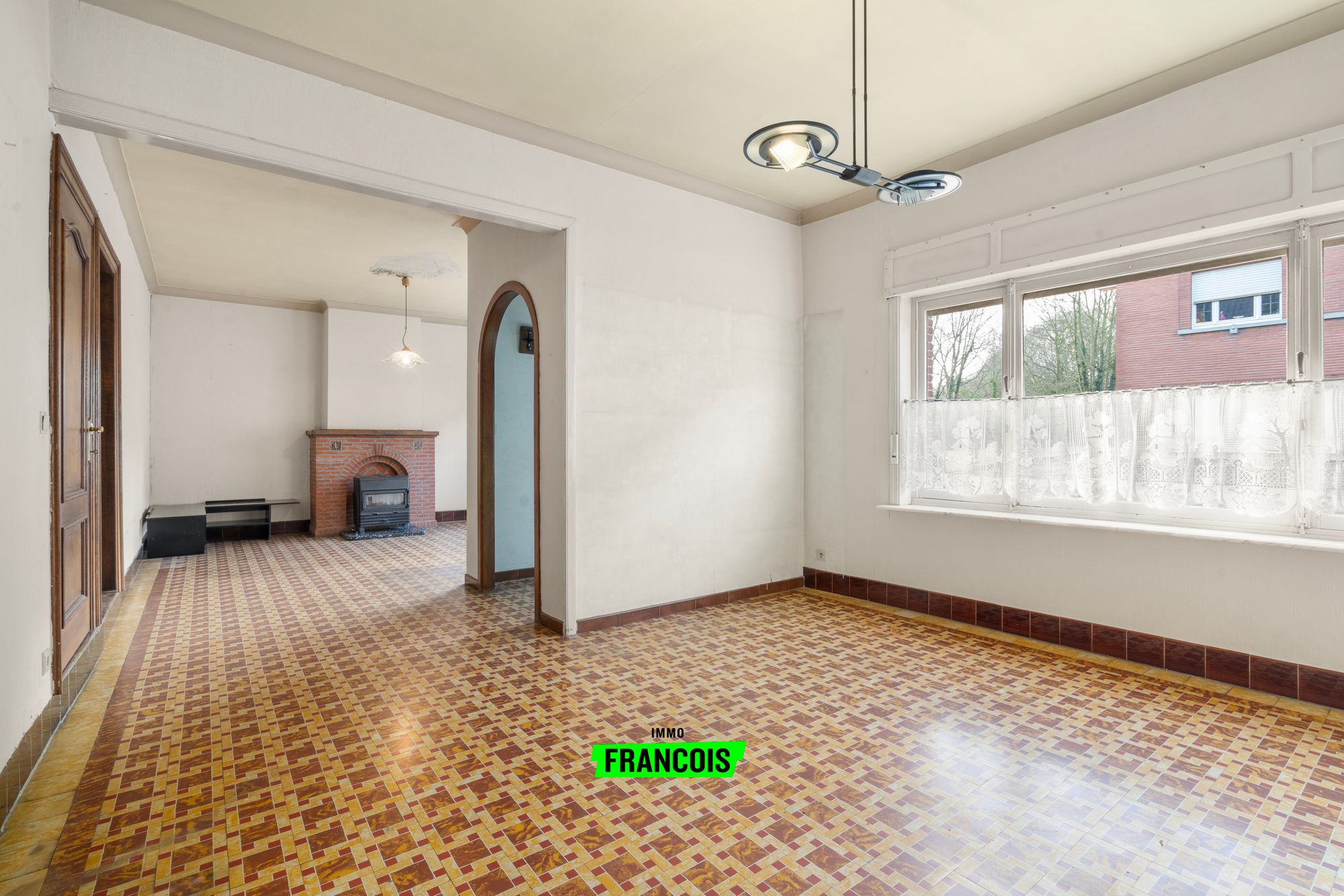 Te renoveren woning met atelier en ruime garage in centrum Oosterzele! - foto 5