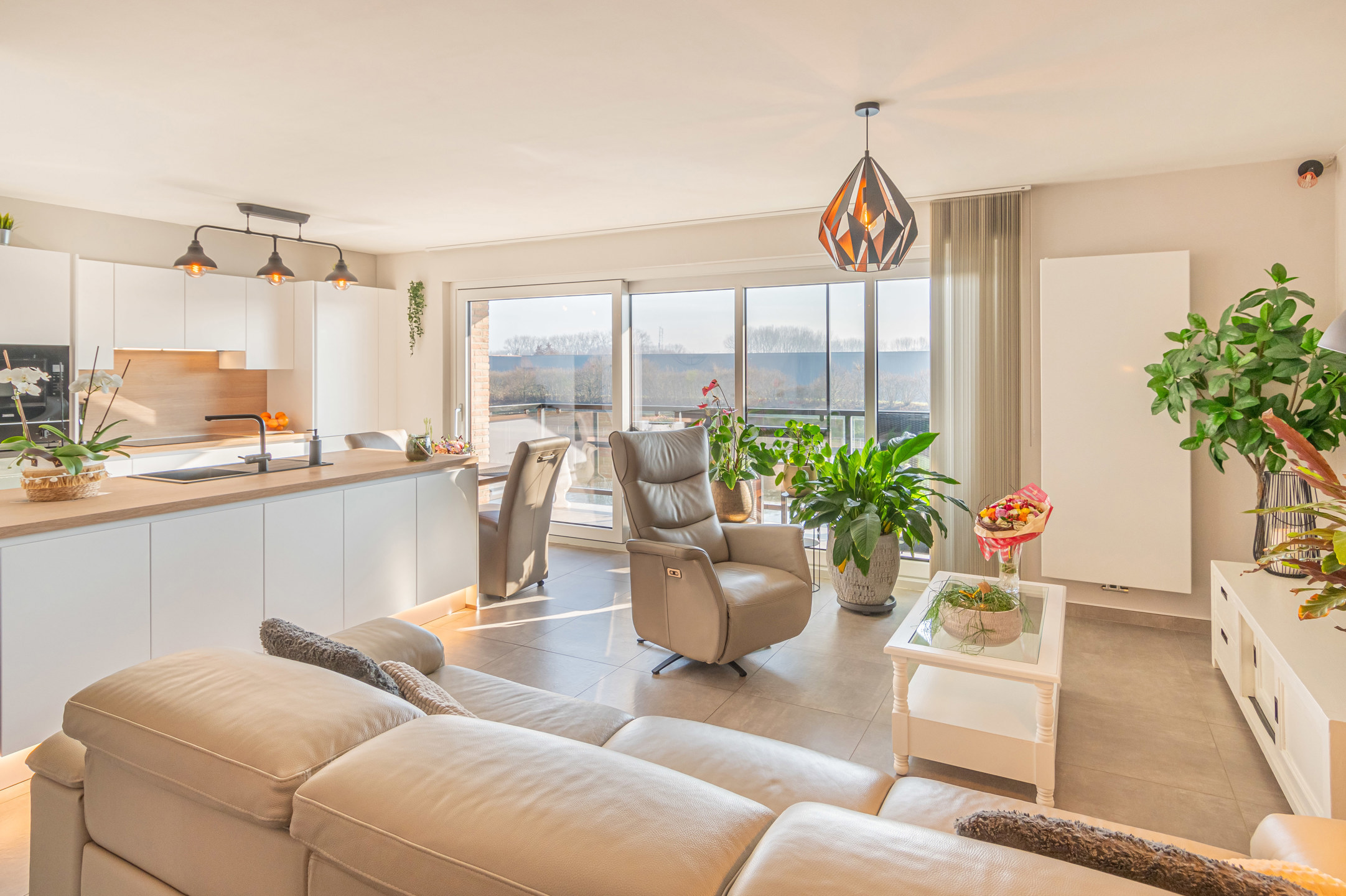 Magnifiek appartement met zicht op het water en parking - foto 1