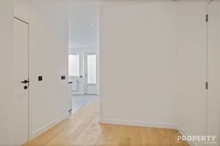 Stel je voor: zorgeloos wonen in een stijlvol, volledig gerenoveerd gelijkvloersappartement op een boogscheut van het centrum van Wevelgem. Zodra...