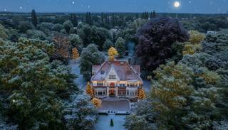 Deze statige karaktervolle en kwalitatieve villa uit 1931, gelegen op een exclusief groen perceel van 10125m² in Genk. Oorspronkelijk gebouwd in...