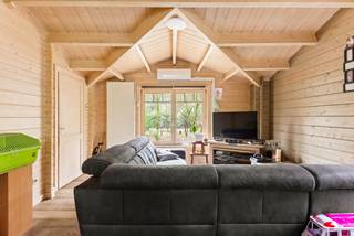 Deze charmante, geregulariseerde woning is gelegen in een rustige, groene omgeving met een uitgesproken bosrijk karakter en biedt de ideale...