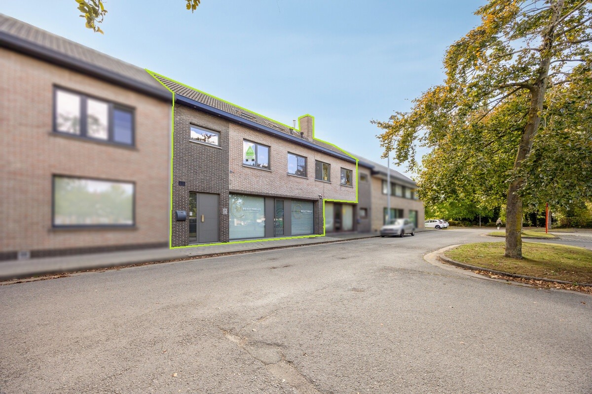 Commercial for sale in Roeselare with 4 bedrooms - photo 1