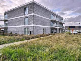 Rustig, doch centraal gelegen appartement bestaande uit een gezellige leefruimte met eet- en zithoek, volledig uitgeruste open keuken,...