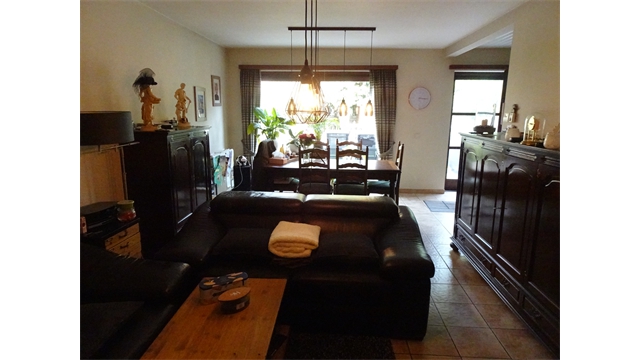 Een woning met tuintje nabij het centrum van Zandhoven - foto 2