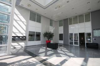 Kwalitatieve kantoorruimte van 371 m² te huur op een toplocatie vlak bij de R0 te Groot-Bijgaarden. De lichtrijke kantoren bevinden zich in het...