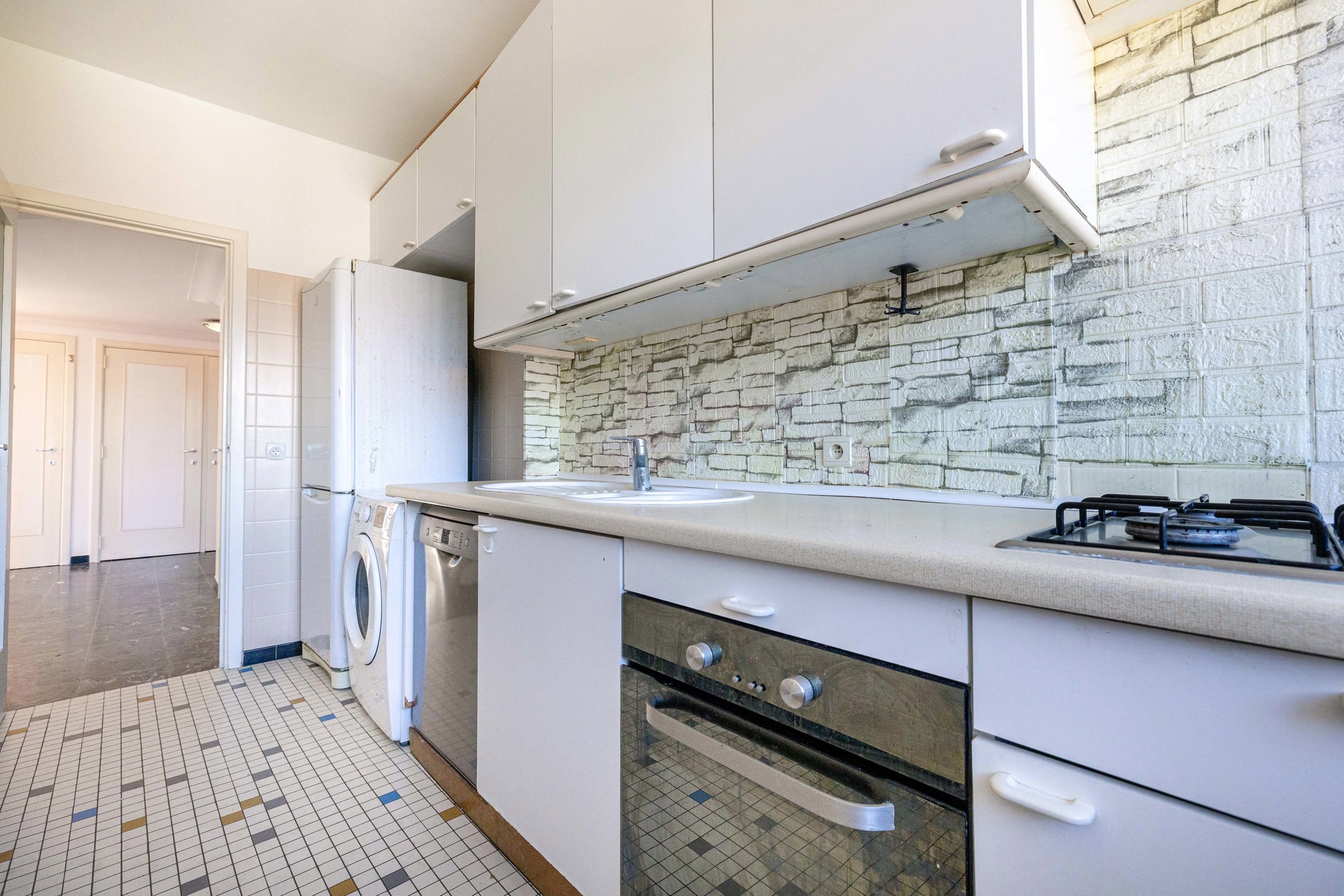 LAKEN : APT met 2 slaapkamers, terras en veel potentieel - foto 4