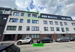 Dit instapklare appartement geniet van een heel goede ligging, vlakbij de kerk van Bevegem en kijken uit op een gezellige speeltuin. Scholen,...