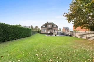 Deze warme en uitnodigende woning aan de Ossenwegstraat combineert rust en centrale ligging. Met een bewoonbare oppervlakte van 150 m² en een...