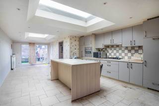 Wevelgem: 2 te renoveren woningen in Wevelgem op locatie met veel invalswegen.Deze twee woningen worden samen verkocht en bieden talloze...