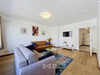 <p>Tel: 0456 89 12 70 / E-mail: noah.c@weinvest.be</p>
<p>We Invest biedt exclusief dit prachtige gemeubelde appartement van 103 m² aan, gelegen op de 5e verdieping van een gebouw aan de Gabriel Emile Lebonlaan. Ideaal gelegen in Oudergem, een wijk bekend om haar groene omgeving nabij het Zoniënwoud, biedt het appartement een ruime, functionele en lichte leefruimte, met een uitstekende bereikbaarheid met het openbaar vervoer.</p>
<p>Het appartement bestaat uit een living en eetkamer met mooi natuurlijk licht, een uitgeruste keuken en twee slaapkamers. Een badkamer, een apart toilet en een balkon vervolledigen het geheel. Het pand beschikt ook over veel bergruimte, waaronder een grote inloopkast.</p>
<p>Dit pand valt op door zijn kant en klare formule: volledig gemeubeld en onmiddellijk beschikbaar, met een parkeerplaats en een privékelder inbegrepen.</p>
<p>Huur: €1.550/maand<br />Kosten: €150/maand (maandelijkse provisie voor gemeenschappelijke kosten, stookolieverwarming, gemeenschappelijke meter)<br />Parking: €100/maand</p>
<p>EPC: D</p>
<p>Onmiddellijk beschikbaar! Minimale huurperiode van 1 jaar!</p>
<p>Wacht niet te lang om te bezichtigen! Voor meer exclusieve panden, bezoek www.weinvest.be</p>