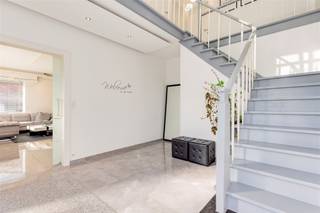 Op zoek naar een ruime, instapklare villa met karakter, luxe en potentieel? Zoek dan niet verder! Deze ruime villa is volledig gerenoveerd, is...