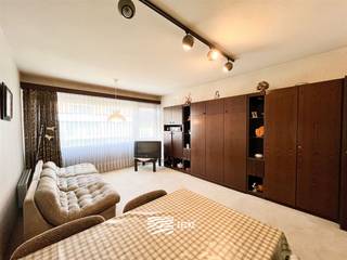 Studio confortable avec coin nuitSituation centrale au quatrième étage dans la rue commerçante Entrée avec coin nuitCuisine équipée ouverteSalle de...