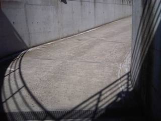 Noendries 55: Veilige ondergrondse staanplaats in residentie Hof ten Dries. €65 Onmiddellijk beschikbaar...