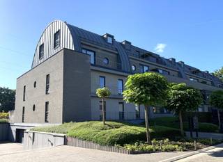 Prachtig gelijkvloers hoekappartement, 142m², in Euroresidentie II, een rustige residentie, op een schitterende locatie langsheen het...