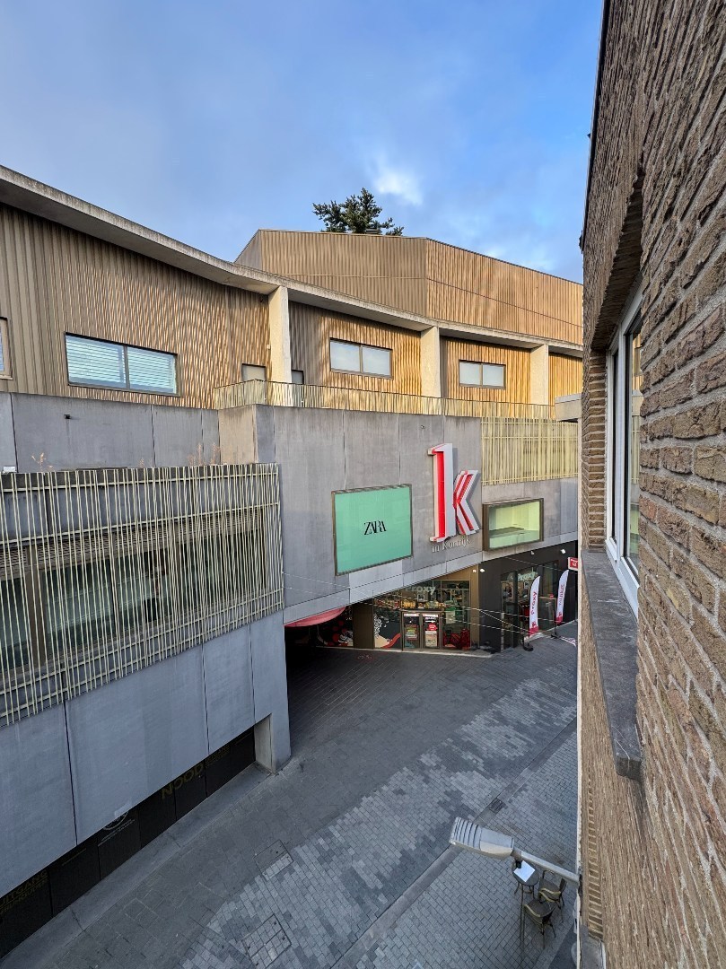 Opbrengsteigendom met winkel en appartementen op toplocatie in Kortrijk - foto 4