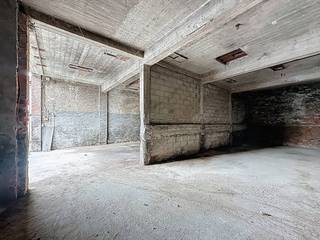 Warehouse for rent in Sint-Baafs-Vijve of approximately 100 m², located along the Rijksweg. This warehouse offers the ideal solution for those...