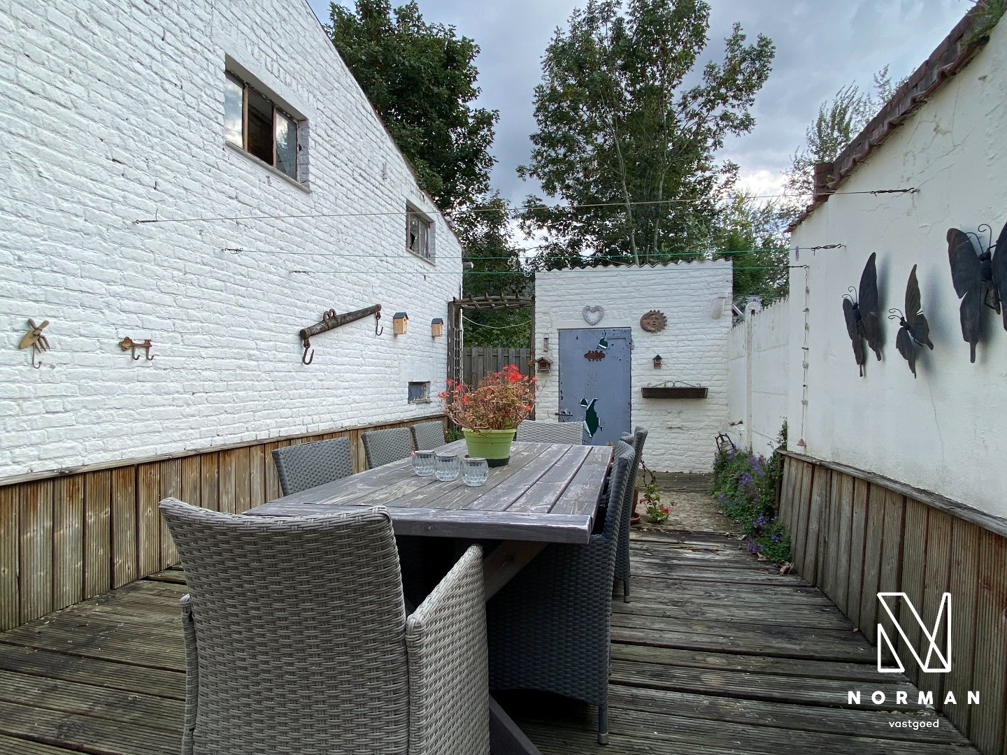 Halfopen woning met 3 slaapkamers, bijgebouw/atelier en grote voorkamer voor eventuele handelszaak - foto 4