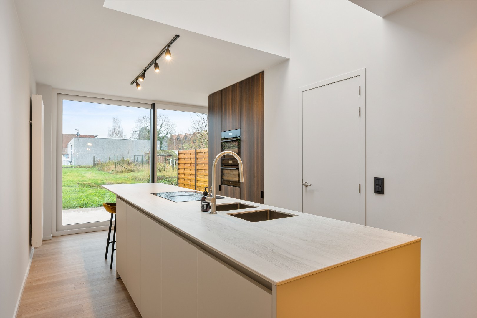 Instapklare halfopen woning met 3 slaapkamers en zuidgerichte tuin in Ledegem - foto 3