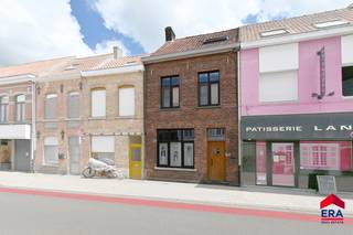 Welkom in deze charmante woning, ideaal gelegen in het bruisende en levendige Maldegem. Hier geniet u van het beste van twee werelden:...