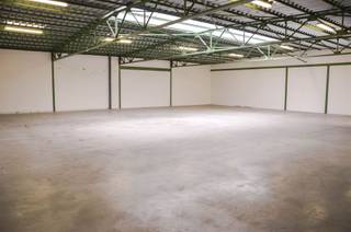 <p><span>On the Kunstdal business park in Eeklo is located this spacious and functional SME unit of approx. 400 m², with an excellent connection to the E34. Thanks to its strategic location, this unit is easily accessible for both clients and suppliers.<br /><br />The shed is ideally suited for storage, light craft activities or office space (bodywork activities are not allowed).<br />The unit has a meeting room/office, a kitchenette and a separate toilet, which provides extra comfort and convenience. In addition, one car parking space is available.<br /><br />/ Available immediately <br />/ Area: ± 400 m²<br />/ Rent: 1,600 per month (excluding VAT) <br /><br /></span></p>