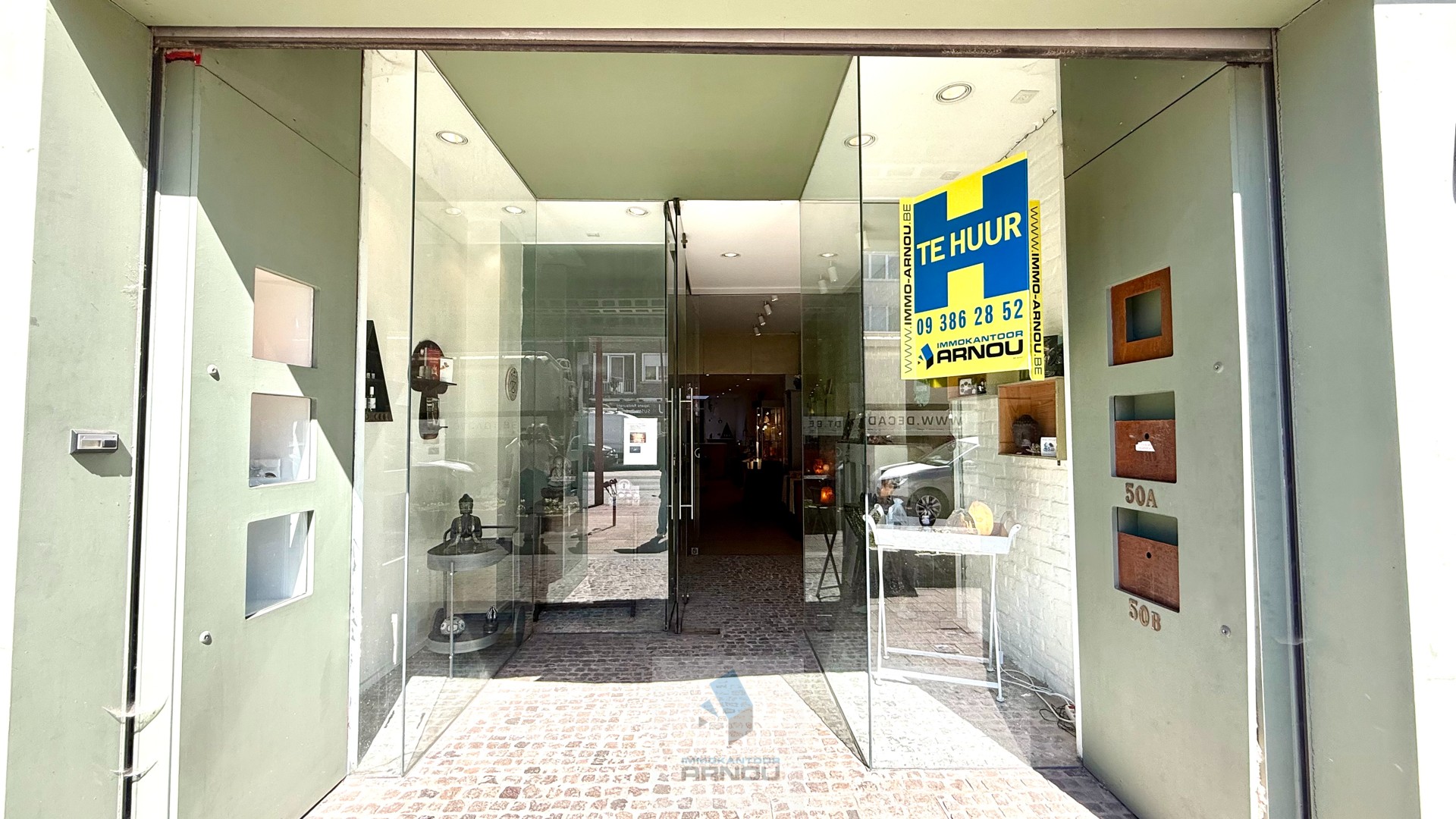 Commercieel gelegen handelsruimte met mooie etalage - foto 1