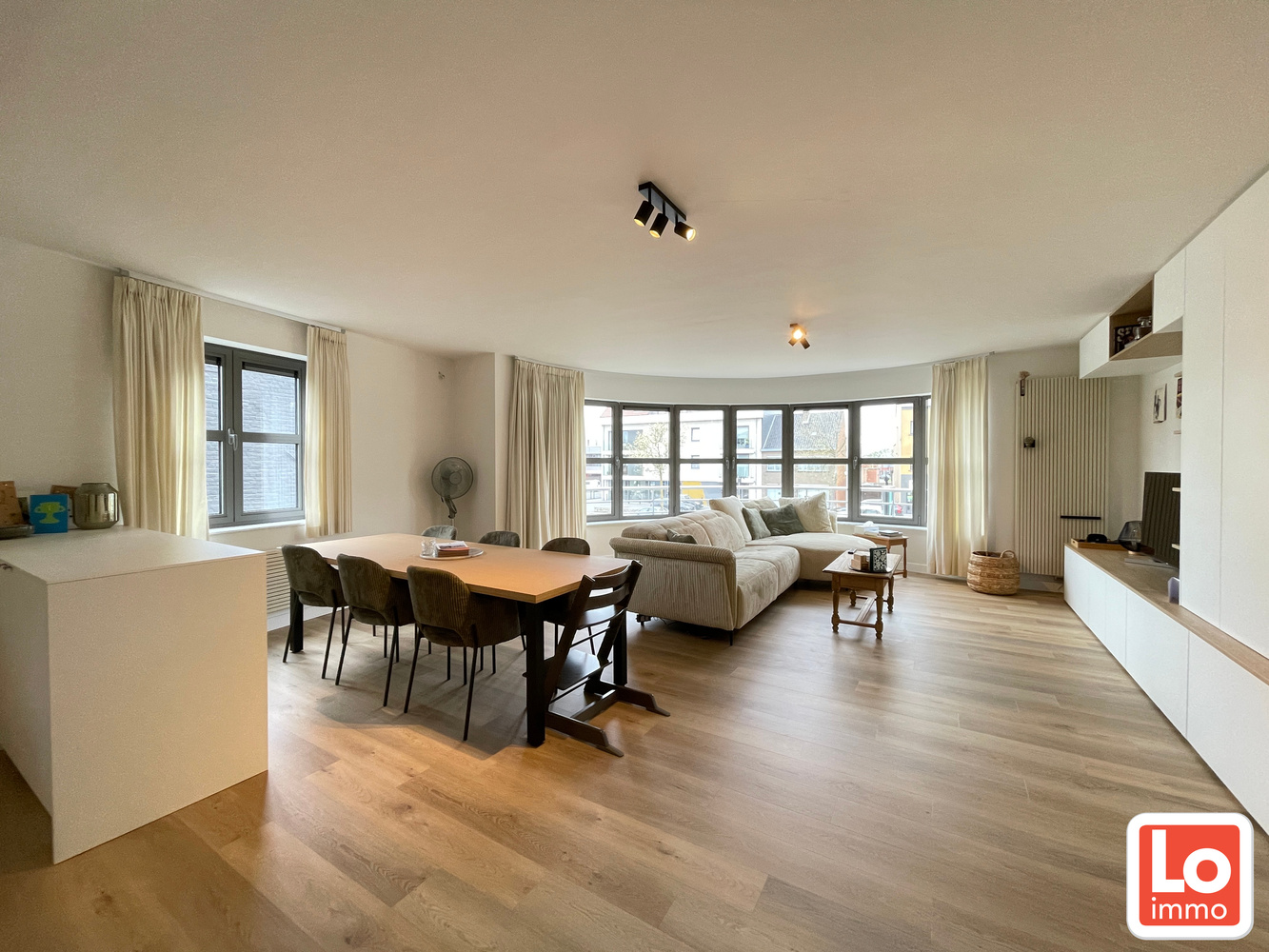 Ruim en gezellig appartement in het centrum Lochristi! - foto 4