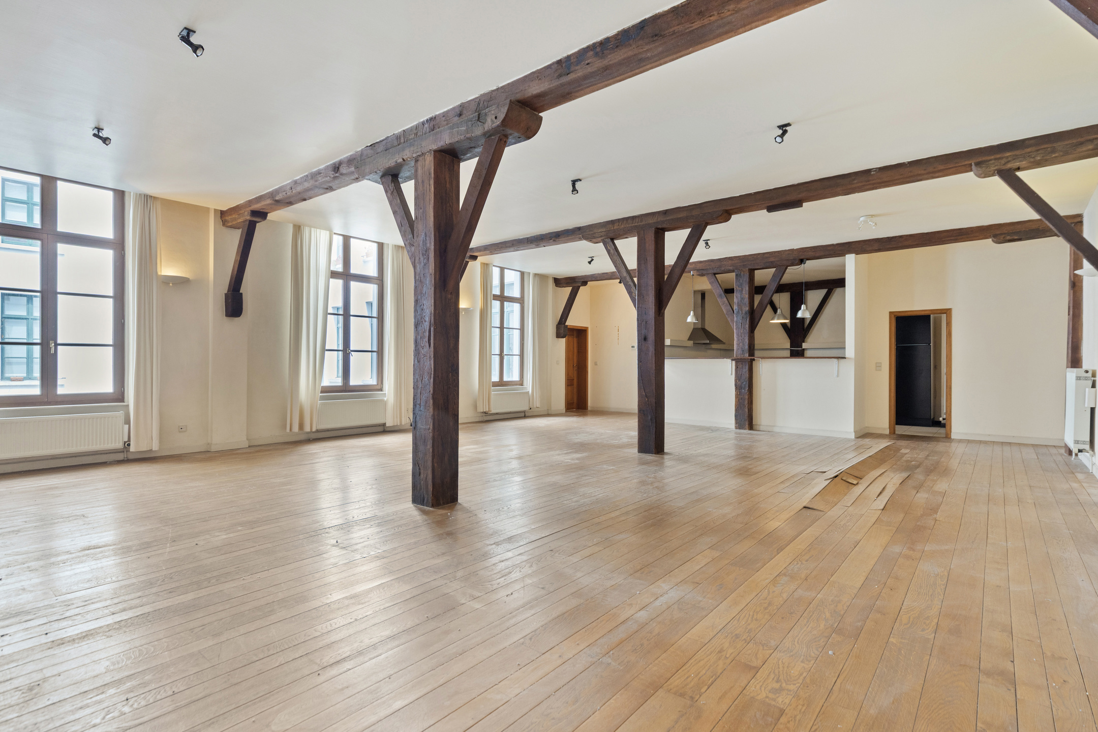 Authentiek appartement van 215m² in het historisch centrum. - foto 5
