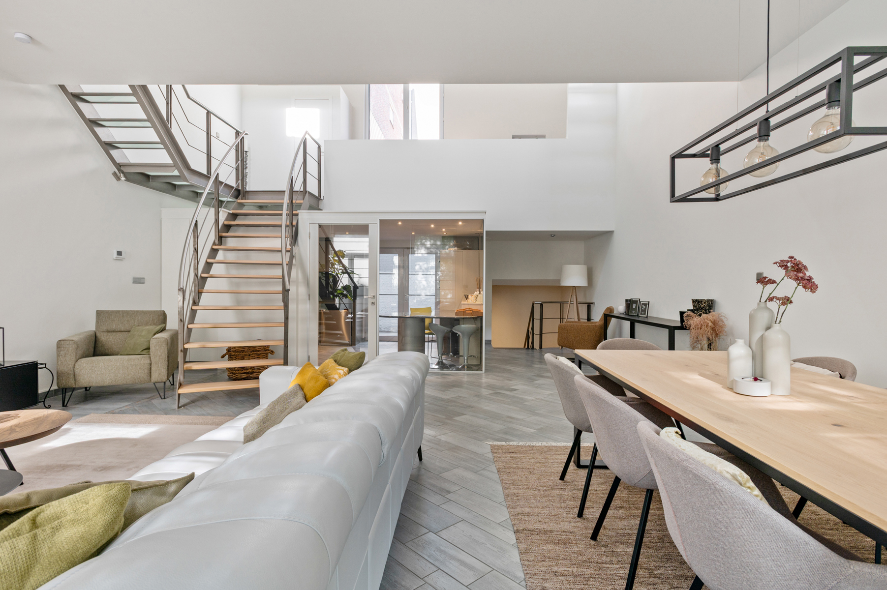 Trendy &amp; unieke woning mét een commercieel gelijkvloers - foto 3