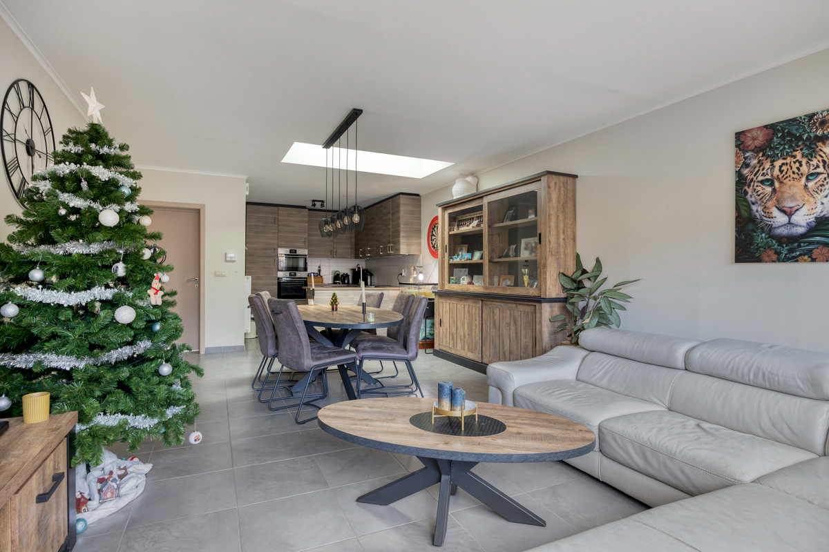 Volledig gerenoveerde woning met garage - foto 2