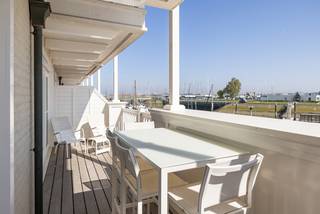 Nieuwpoort :Een uiterst uniek appartement in Nieuwpoort, met adembenemend zicht op de jachthaven! Deze prachtige woonst is volledig afgewerkt met oog...