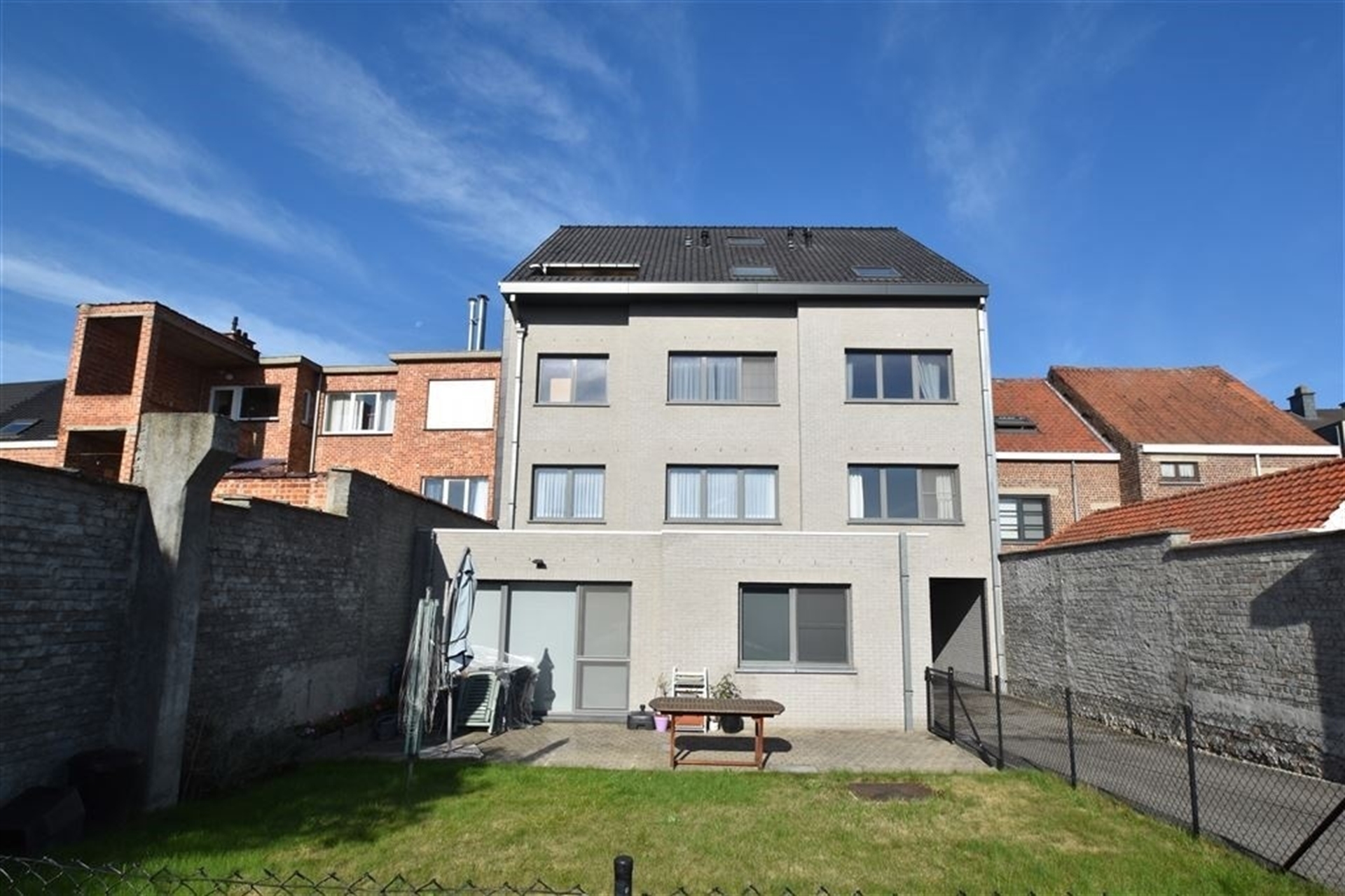 Ruim appartement met 2 slaapkamers in centrum Merchtem  - foto 3