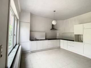 Leuke half-open woning in het pittoreske dorpje Korbeek-Dijle.De woning is recent opgefrist. Ze bestaat uit een inkom, ruime woonkamer met...