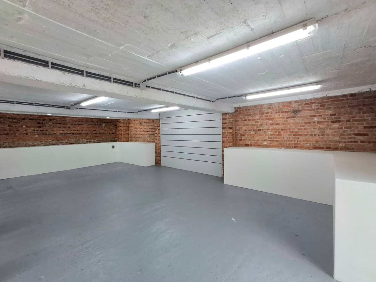 VEELZIJDIG HANDELSPAND IN HET CENTRUM VAN RUISELEDE - foto 4