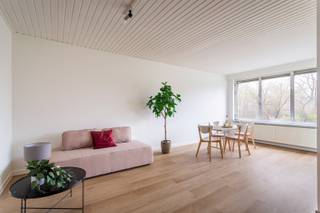 Dit verzorgde appartement bevindt zich op de tweede verdieping van een goed onderhouden, kleinschalig gebouw met 6 units (zonder lift). Het ligt...