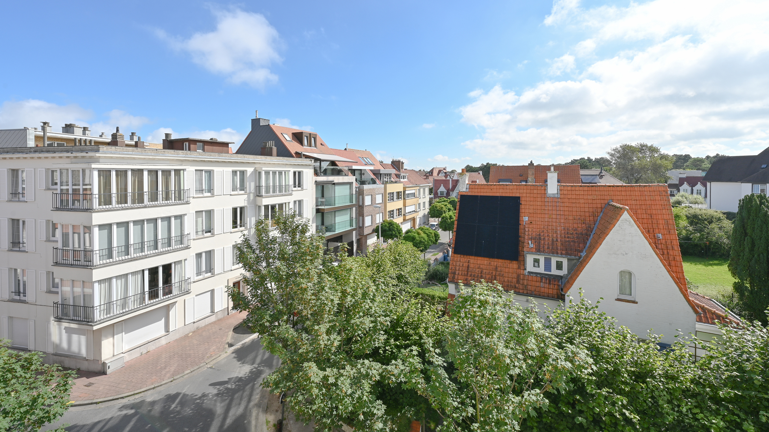 Volledig gerenoveerd appartement met een uniek zicht over de villa’s te Churchilllaan. - foto 5