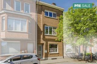 In de Simon Stevinstraat vinden we deze instapklare burgerswoning met zonnige stadstuin te koop. De ligging is ideaal voor wie houdt van...