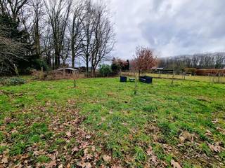 Bent u op zoek naar een ideaal gelegen woning, rustig, geen doorgaand verkeer en genietend van een groen verzicht. Dan bent u zeker aan het...