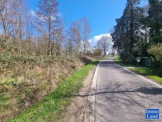 <p>Perceel grond van 75are, gelegen in agrarisch gebied op de grens Hasselt - Diepenbeek, omgeving Mombeekdreef. - Dit perceel is gelegen op de hoek van de Kruisstraat en Misenbergstraat, het verlengde van de Melbeekstraat. - Het terrein is door de jaren heen volledig overgroeid met struiken en ondertussen bomen. - Afmetingen bij benadering: 100m diep en 70m breed. - Meer info via 0486-603040 of via www.immoland.info</p>
