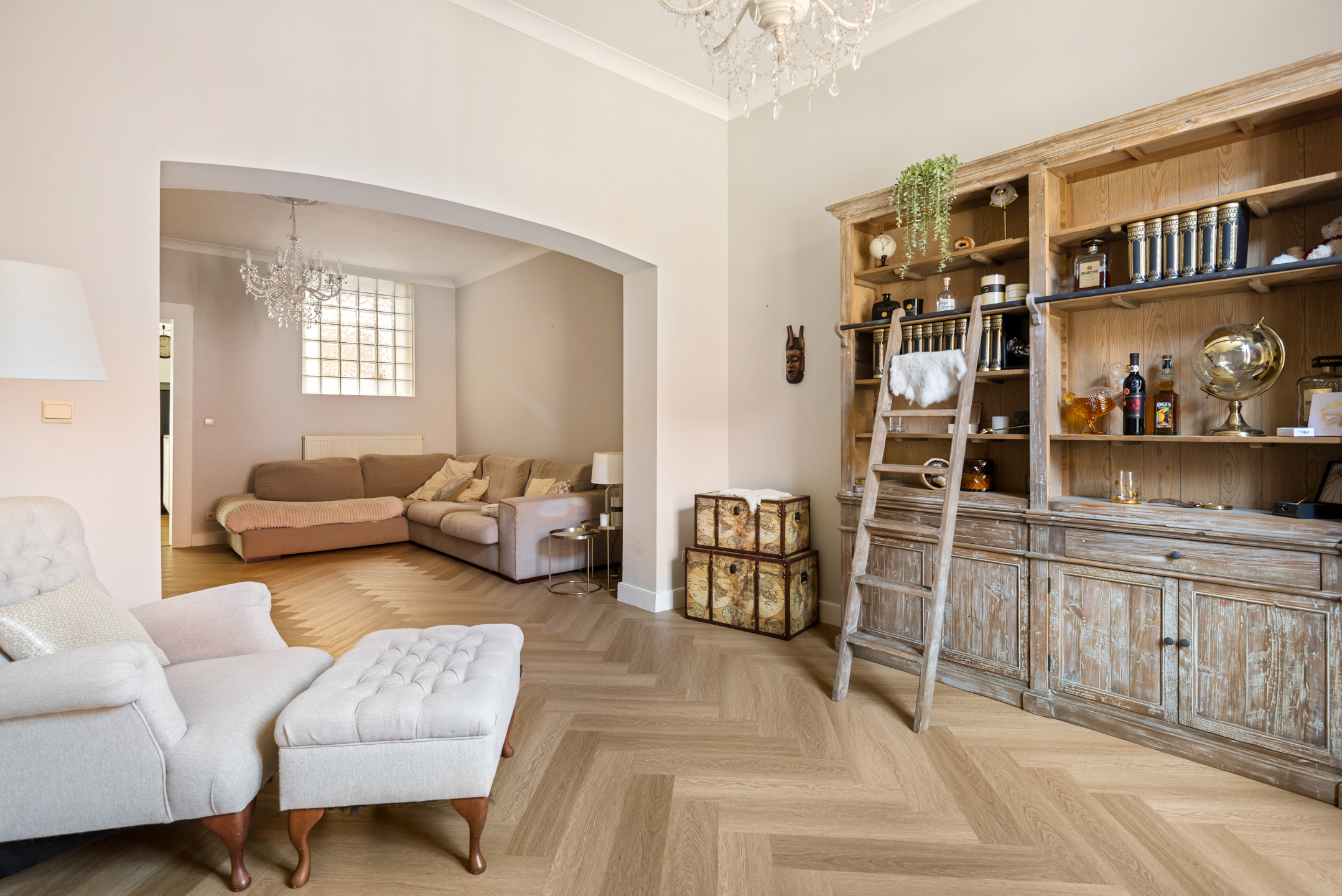 Ruime recent vernieuwde herenwoning met 3 slaapkamers en gezellige stadstuin met achteringang - foto 3