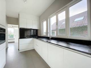 VISIT REQUESTS ONLY VIA OUR WEBSITE WWW.IMMODAVINCI.BEYou enter the villa via a staircase that leads directly into the entrance hall.When you enter...