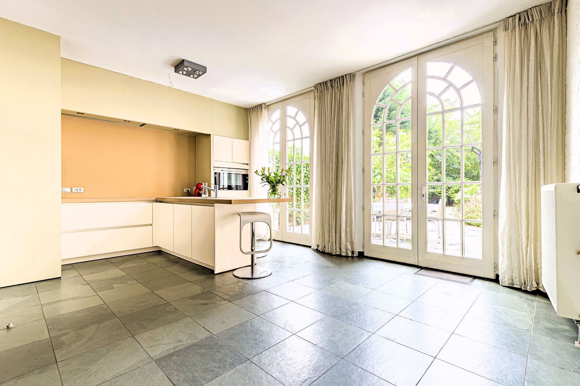 Karaktervol burgerhuis met 3 slaapkamers - foto 5