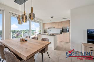 Ontdek de weelde en pracht van dit recent appartement, gelegen in centrum Deinze en voorzien van alle moderne luxe die u zoekt!Met 2 ruime...