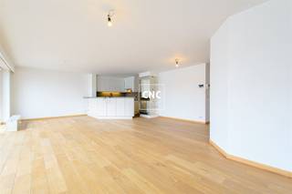 Instapklaar luxueus appartement in het hart van KnokkeDit prachtige instapklare appartement van 112m² biedt 3 ruime slaapkamers, waarvan één met...