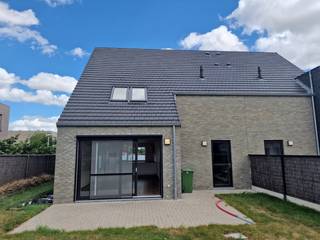 Prachtige , ruime woning gelegen in een rustige buurt vlakbij het centrum van Veurne .Deze halfopen woning biedt u een zeer ruime en zonnige...