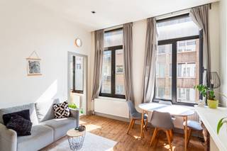 Twee charmante één-slaapkamerappartementen te koop in prachtige herenwoning – Centrum Antwerpen – €185.000/stukIn het hart van Antwerpen, in een...