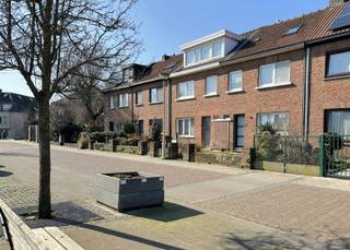 Zeer verzorgde woning op een perceel van 150 m², gelegen op een absolute toplocatie recht aan het kanaal Kanaal Dessel-Schoten. Hier geniet...