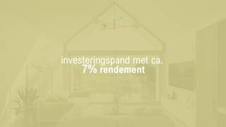 <strong>VOLLEDIG INGERICHTE VAKANTIEWONING (NR. 09) IN DOMEIN MASE TE ALDENEIK.<br /><br /></strong>Deze vakantiewoning combineert een hedendaagse architectuur met een warme, kwalitatieve afwerking en is ontworpen met oog op comfort, beleving én verhuurbaarheid. Dankzij de houtskeletbouw is deze woning erg energiezuinig en dus toekomstbestendig.<br /><strong><br />Deze vakantiewoning beschikt over:<br /></strong>- Een lichtrijke leefruimte<br />- Volledig uitgerichte keuken<br />- 2 slaapkamers, waarvan 1 op verdieping<br />- Een moderne badkamer met kwalitatieve afwerking<br />- Apart toilet<br />- Een privatief terras én tuin<br />- Een privatieve parking<strong><br /><br />DOMEIN MASE TE ALDENEIK<br /></strong>Aan de idyllische oevers van de Maas, in het charmante Aldeneik, verrijst een uniek domein van exclusieve vakantiewoningen. Wat dit project werkelijk uitzonderlijk maakt, is de rechtstreekse ligging aan het water. Vanuit de woningen geniet u van een prachtig, rustgevend zicht op de Maas — een zeldzame troef die zorgt voor een unieke beleving én een sterke meerwaarde in verhuur.<br /><br />Dit project biedt u de kans om te investeren in een toekomstgerichte en rendabele vastgoedformule, zonder de zorgen die traditioneel gepaard gaan met verhuur.<br /><br /><strong>SLIM INVESTEREN MET AANTREKKELIJK RENDEMENT <br /></strong>Dankzij de sterke toeristische aantrekkingskracht van de regio en de kwalitatieve uitwerking van het project, wordt ingezet op een hoge verhuurbaarheid. Bovendien wordt u als eigenaar volledig ontzorgd:<br /><br />- Professionele verhuur en marketing<br />- Centrale opvolging en beheer<br />- Onderhoud en operationele organisatie<br /><br /><span>U geniet van de opbrengsten, zonder tijdsinvestering of praktische bekommernissen. Contacteer ons voor een uitgebreide berekening van de huuropbrengst.</span><br /><br /><strong>UNIEKE LIGGING MET EIGEN AANLEGSTEIGER<br /></strong>De ligging aan de Maas maakt dit project werkelijk uniek. Naast het prachtige uitzicht beschikt het domein over een eigen aanlegsteiger voor boten. Dit opent extra mogelijkheden voor waterrecreatie en maakt het project bijzonder aantrekkelijk voor een breed publiek van toeristen. <br /><br />De combinatie van:<br />- directe ligging aan het water<br />- recreatiemogelijkheden op de Maas<br />- natuur, gastronomie en cultuur <br />zorgt voor een bestemming die het hele jaar door in trek is.<br /><strong><br />GENIETEN VAN UW EIGEN VERBLIJF AAN DE MAAS<br /></strong>Verblijf wanneer u dat wenst in uw eigen tweede verblijf en ervaar de rust, het uitzicht op het water en de unieke sfeer van de Maasvallei. Combineer het beste van twee werelden: een rendabele investering én een plek waar u zelf tot rust kan komen. Of het nu gaat om een weekendje weg, een vakantie met familie of gewoon even ontsnappen aan de dagelijkse drukte — hier investeert u niet alleen in vastgoed, maar ook in levenskwaliteit.<strong><br /><br />EEN INVESTERING MET DUBBELE MEERWAARDE <br /></strong>U investeert niet alleen in een eigendom, maar in:<br /><br />- een zorgeloze inkomstenstroom<br />- een unieke waterlocatie met blijvende aantrekkingskracht<br />- een project dat inspeelt op de groeiende vraag naar kwalitatieve verblijven<br />- een eigen plek om te ontspannen en te genieten.<br /><br /><strong>PLAN UW BEZOEK<br /></strong>Benieuwd naar dit unieke project aan de Maas?<br />Wij nodigen u uit om het domein en de woningen ter plaatse te ontdekken. Contacteer ons voor meer informatie of om een bezoek in te plannen en ervaar zelf de troeven van deze uitzonderlijke investering.<br /><strong><br /></strong><em>(De interieurfoto's zijn van de modelwoning (nr. 13) en worden ter illustratie getoond).</em>