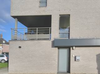 Available from 1 March 2025On the banks of the river Scheldt in the quiet village of Uitbergen, this recent house with terrace is for rent. This...