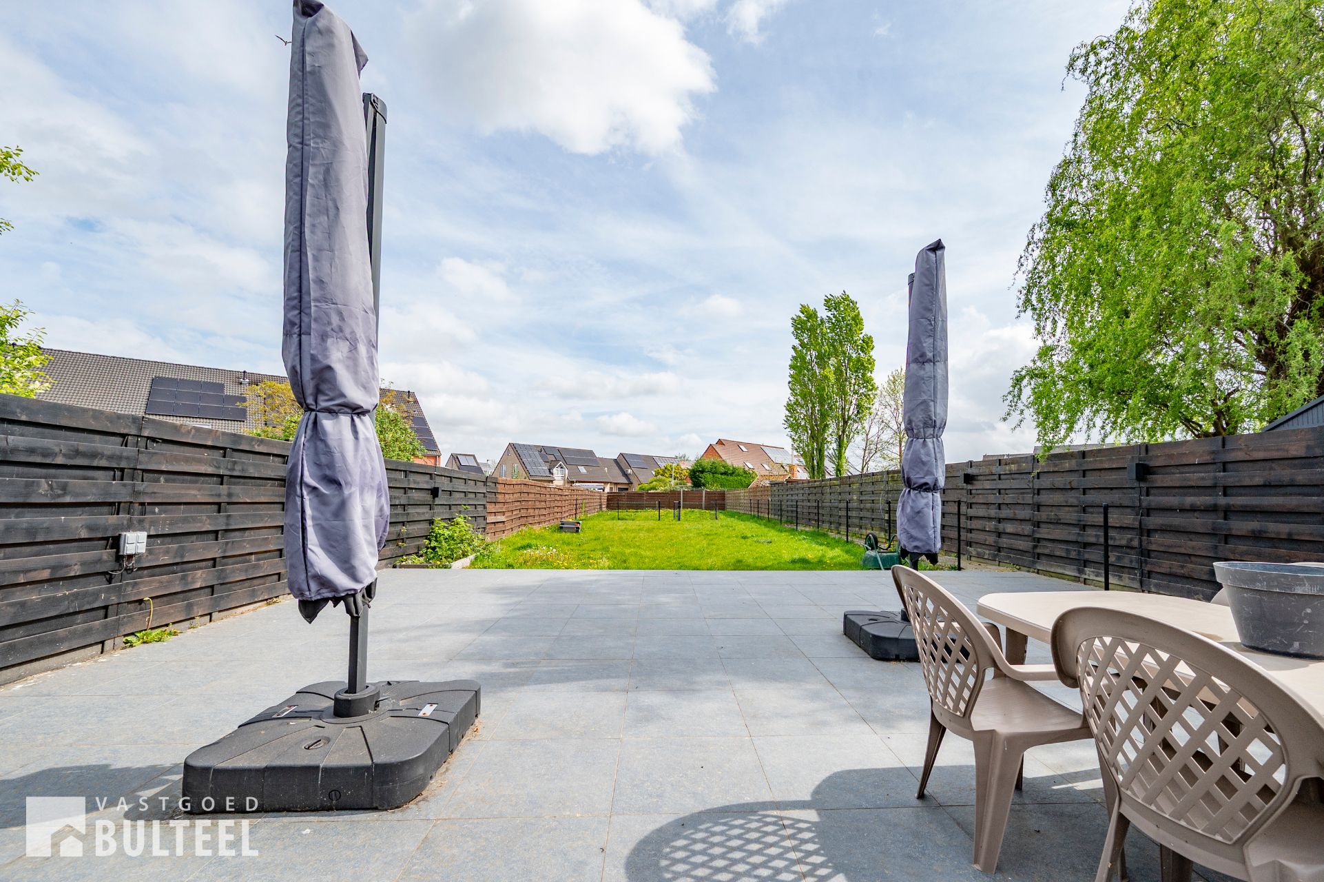 Ruime gezinswoning met garage en grote tuin op 884m2! - foto 2